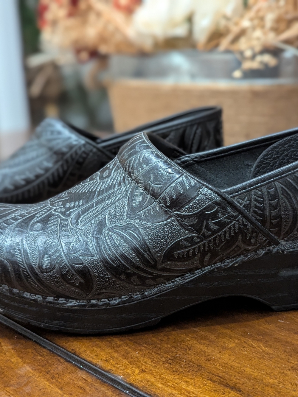 Dansko Professional Black Tooled Leather Floral Clogs Shoes EU 38 / US 7.5-8 - Picture 7 of 10